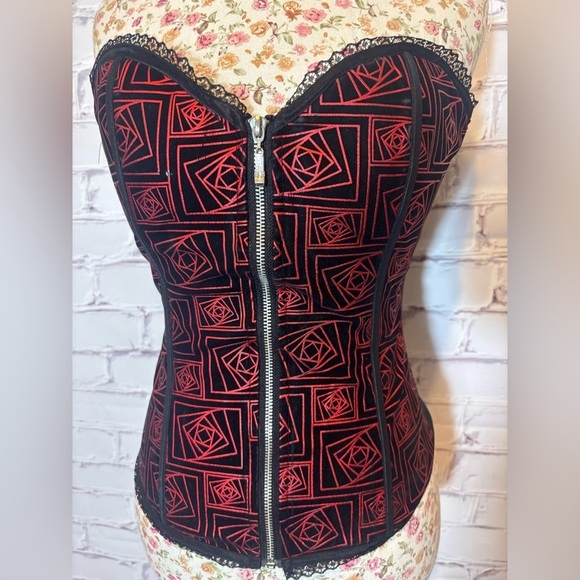Black & Red Velvet Corset Size Small Lenght Pit - Picture 3 of 6